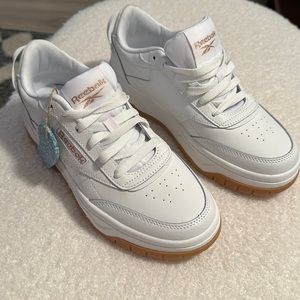 NWT Reebok white sneakers- 7 1/2